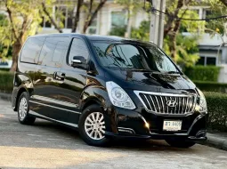  Hyundai H1 2.5 Deluxe (A2) ออโต้ ดีเซล สีดำ ปี2017 ไ