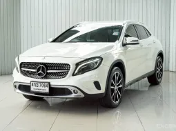 BENZ GLA-CLASS 200 ปี 2015 สีขาว โฉม W156 ปี14-20