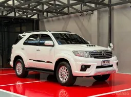 2014 TOYOTA FORTUNER 3.0V 5เกียร์ รถมือเดียวป้ายแดง รถวิ่งน้อย ประวัติศูนย์ครบ รถไม่มีอุบัติเหตุครับ