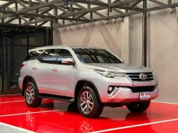 2017 TOYOTA FORTUNER 2.4V รถสวยสภาพสมบูรณ์พร้อมใช้งาน วิ่งน้อย ประวัติศูนย์ครบ รถไม่มีอุบัติเหตุครับ