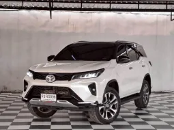 TOYOTA LEGENDER 2.4 V.2WD.BLACK TOP เกียร์ออโต้ ปี 2020 จด 2021