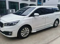 Kia Carnival 2.4 GS ปี 2017 สีขาวสวยงาม