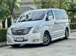  Hyundai Grand starex 2.5 Vip 7 ที่นั่ง เครื่องยนต์ดีเซล เกียร์ออโต้  ปี 2011 สีเทา