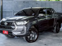 TOYOTA HILUX REVO 2.4 ENTRY PRERUNNER สี่ประตู M/T ปี2021 จด ปี2022(MNC) โฉมหมูป่า สีเทา