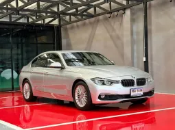 2017 BMW 320D F30 LCI รถมือเดียวออกป้ายแดง รถวิ่งน้อย เข้าศูนย์ตลอด รถไม่มีเคยอุบัติเหตุครับ