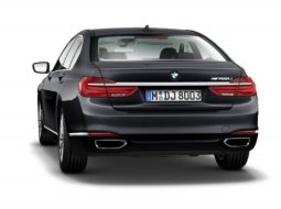  BMW M760Li ปล่อยภาพบั้นท้ายพร้อมติดตั้งขุมพลังจาก Rolls Royce