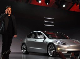  Tesla Model 3 รถยนต์ไฟฟ้ารุ่นเล็ก เปิดตัวเพียง 24 ชั่วโมงยอดจองทะลัก 180,000 คัน