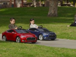  Radio Flyer ผู้ผลิตรถลากคันแดง เปิดตัว Tesla Model S เวอร์ชั่นสำหรับเด็ก