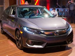  2016 Honda Civic นอกจากจะสวยโดนใจและยังเป็นรถปลอดภัยระดับ 5 ดาวอีกด้วย