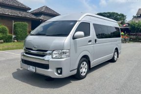 2017 Toyota COMMUTER 3.0 D4D รถตู้ เบาะ VIP11ที่นั่ง  M/T