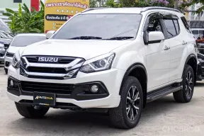 2019 Isuzu Mu X 3.0 DVD DA Navi 4WD คันนี้ขับเคลื่อน 4 ล้อ ชุดแต่งรอบคัน สวยมากรถครอบครัว 7 ที่นั่ง