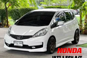 2013 Honda JAZZ 1.5 SV i-VTEC รถเก๋ง 5 ประตู A/T