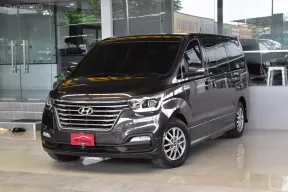 Hyundai H-1 2.5 Elite ปี 2019 มีประตูไฟฟ้า ไมล์แท้6x,xxxโล รถบ้านแท้ๆ สวยเดิมทั้งคันรับประกัน ฟรีดาว