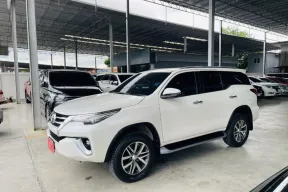 TOYOTA FORTUNER 2.4 V ปี 2019 รถบ้าน มือแรกออกห้าง ไมล์น้อย พร้อมใช้ รับประกันตัวถังสวย