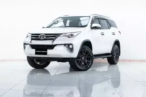 2A548 Toyota Fortuner 2.8 V SUV 2016 