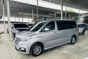 HYUNDAI H1 2.5 DELUXE 2019 รถสวย มือแรกออกห้าง ไมล์น้อย 8 หมื่นโล TOP สุด ประตูไฟฟ้า รับประกันตัวถัง