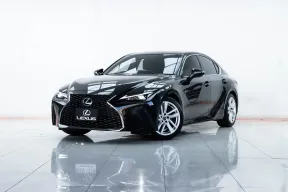 2A649 Lexus IS 300H 2.5 Premium รถเก๋ง 4 ประตู 2024