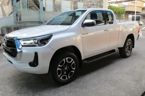 2024 Toyota Hilux Revo 2.8  HIGH 4WD  รถกระบะ กล้องหลัง รถสวยสภาพใหม่ป้ายแดง  ฟรีดาวน์