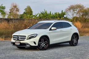MERCEDES-BENZ GLA200 Urban (W156) ปี 2015 Compact SUV ระดับพรีเมี่ยม ไมล์น้อย ขับง่าย ราคาน่าคบ