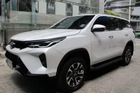 Toyota Fortuner 2.4  LEADER V รถสวยสภาพใหม่  ฟรีดาวน์