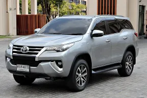 2018 Toyota Fortuner 2.4 V SUV ไมล์น้อย ขับฟรี 3 เดือน