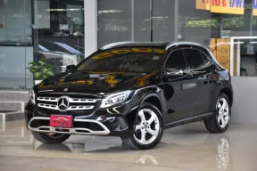 Mercedes-Benz GLA-Class 1.6 GLA200 ปี 2020 ไมล์แท้4x,xxxโล สวยชิดป้ายแดง รถบ้านมือเดียว ออกรถ0บาท