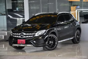 Mercedes-Benz GLA-Class 2.0 GLA250 AMG ปี 2020 สวยชิดป้ายแดง รถบ้านมือเดียว ใช้น้อยเข้าศูนย์ตลอด
