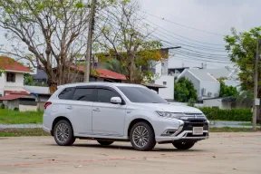 Mitsubishi Outlander 2.4 GT Premium 4WD ปี : 2021