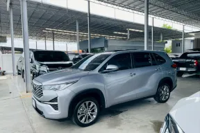 TOYOTA INNOVA ZENIX 2.0 HEV PREMIUM 2024 รถสวย มือแรก สภาพป้ายแดง ไมล์น้อย TOP สุด รับประกันตัวถัง