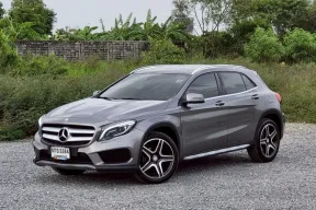 MERCEDES-BENZ GLA200 Sport (W156) Panoramic Sunroof " รถพวงมาลัยฝั่งซ้าย " ปี 2017 ออปชั่นจัดเต็ม