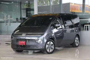 Hyundai STARIA 2.2 SEL ปี 2023 สภาพป้ายแดงทุกจุด ไมล์น้อยมากเข้าศูนย์ตลอด วารีนตียาวๆ รถบ้านมือเดียว