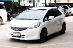 2012 Honda JAZZ 1.5 V i-VTEC รถเก๋ง 5 ประตู 