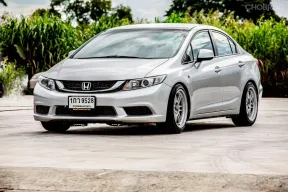 2013 Honda CIVIC 1.8 i-VTEC รถเก๋ง 4 ประตู 