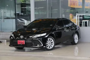 Toyota CAMRY 2.5 Sport ปี 2022 สภาพป้ายแดง ไมล์แท้18,xxxโล รถบ้านมือเดียว Warranty2027 ออกรถ0บาท