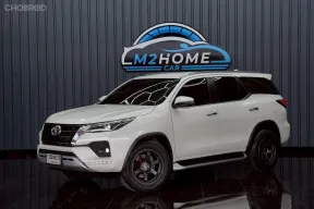 TOYOTA FORTUNER 2 WD 2.4 V ปี 2020 สีขาว-ดำ