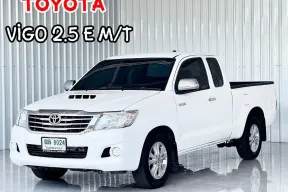 ผ่อนเบา 5,*** บาท Toyota Hilux Vigo 2.5E รถกระบะแคป 