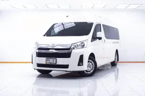 1D964 TOYOTA COMMUTER 2.8 MT 2023