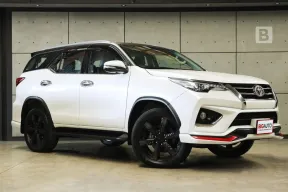 2017 Toyota FORTUNER 2.8 TRD Sportivo 4WD SUV AT ไมล์แท้ 6 หมื่น (วิ่งน้อย) FULL OPTION B3696
