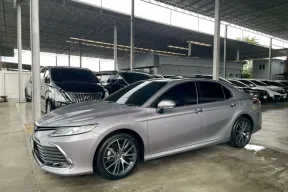 TOYOTA CAMRY 2.5 HEV PREMIUM ปี 2022 รถสวย มือแรกออกห้าง สภาพพร้อมใช้ ไมล์น้อย รับประกันตัวถังสวย