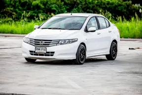 2010 Honda CITY 1.5 i-VTEC รถเก๋ง 4 ประตู 
