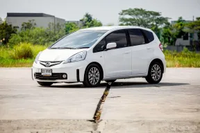 2011 Honda JAZZ 1.5 i-VTEC รถเก๋ง 5 ประตู 