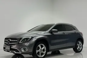 2018  Benz Gla200