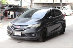 2015 Honda JAZZ 1.5 i-VTEC รถเก๋ง 5 ประตู 