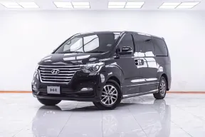 1F334 HYUNDAI H-1 2.5 DELUXE AT 2019