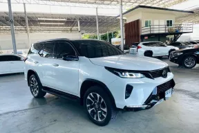 Toyota Fortuner 2.8 Legender ปี 2023 รถสวย มือแรกออกห้าง