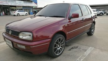 ขายรถมือสอง 1996 Volkswagen Golf 1.8 GL รถเก๋ง 5 ประตู  คุณภาพอันดับ 1 ราคาคุ้มค่