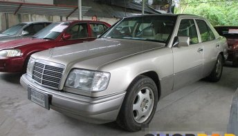 ขายรถ 1996 Mercedes-Benz E220 ESTATE รถเก๋ง 4 ประตู