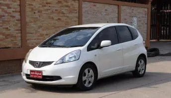 2008 Honda JAZZ 1.5 V i-VTEC รถเก๋ง 5 ประตู  ผ่อน 5,000/ 5ปี