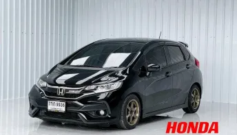 Honda JAZZ 1.5 RS i-VTEC รถเก๋ง 5 ประตู ฟรีดาวน์