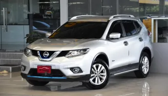 Nissan X-Trail 2.0 V Hybrid 4WD ปี 2016 รถบ้านมือเดียว ใช้น้อยมากเข้าศูนย์ตลอด สวยเดิมทั้งคัน ฟรีดาว